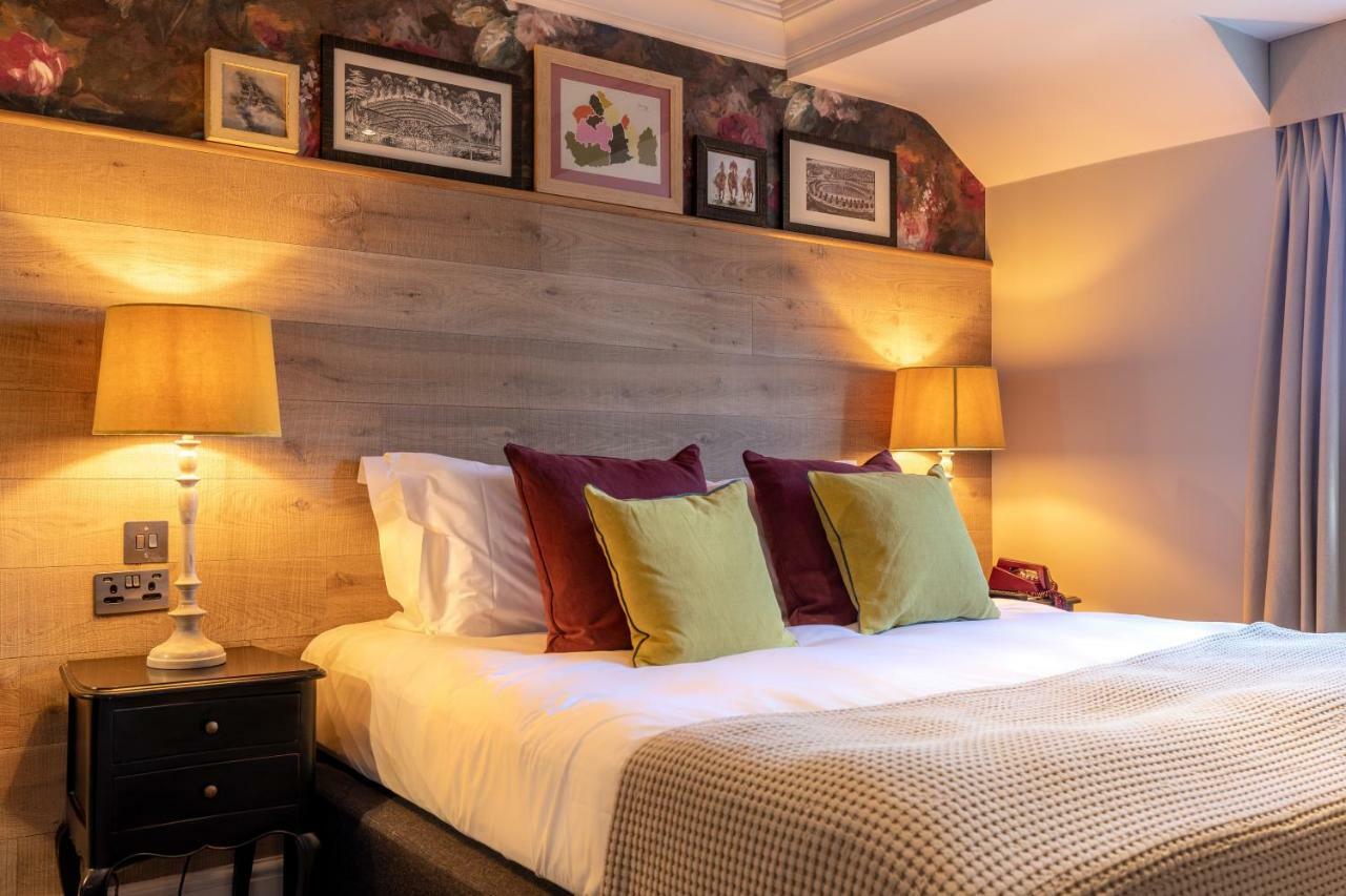 Hotel The Foley Claygate Exterior foto