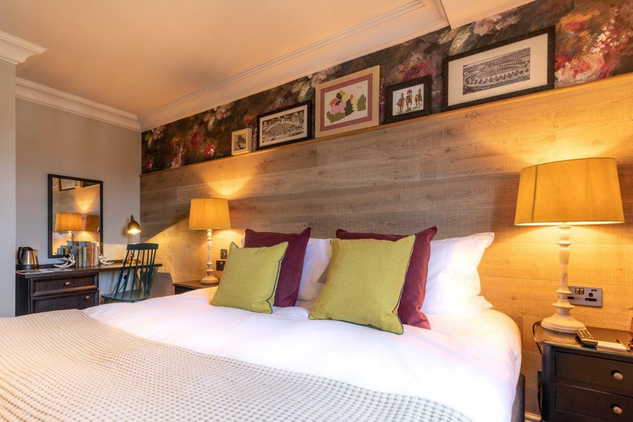 Hotel The Foley Claygate Exterior foto